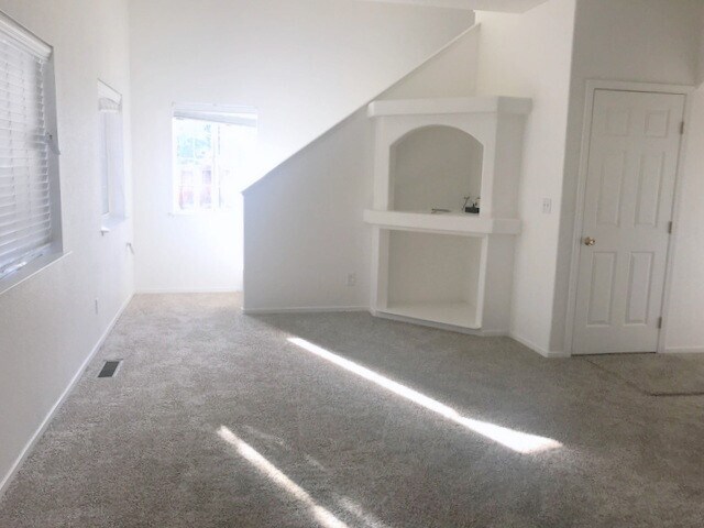 Building Photo - Great home In sparks..Close to everything!!!