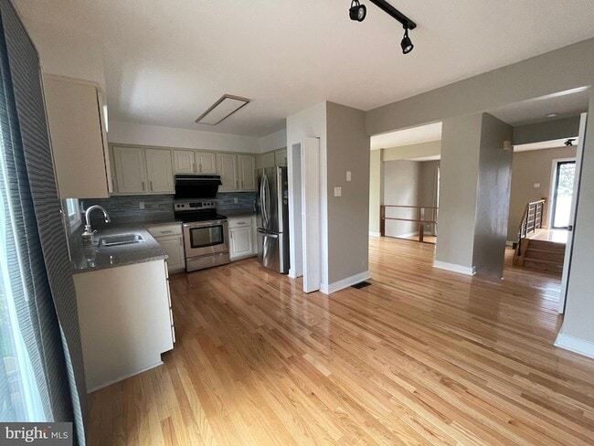 Building Photo - 10638 Sawdust Cir