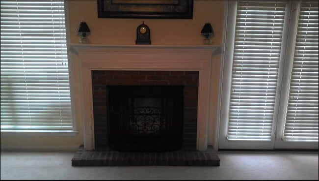 Building Photo - 813 SE Halstead Ct