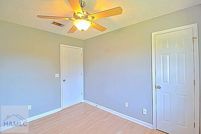 Building Photo - 850 Lyndsi Ln