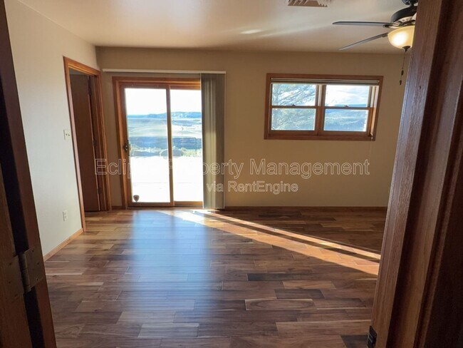 Building Photo - 2737 Sierra Vista Dr