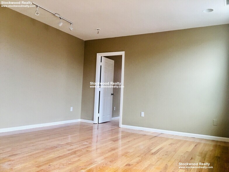 Building Photo - 949 Dorchester Ave