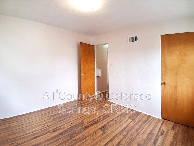 Building Photo - 221 N Foote Ave