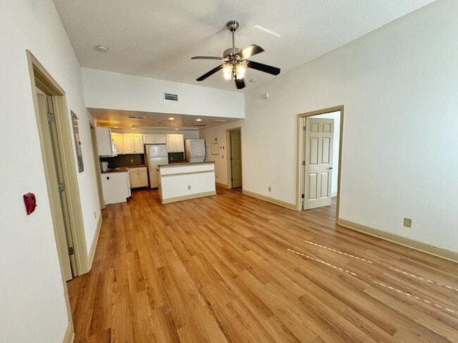 Building Photo - Historic Downtown | 4BR/4BA | Near Flagler College