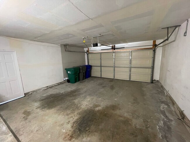 Building Photo - Carr Dr