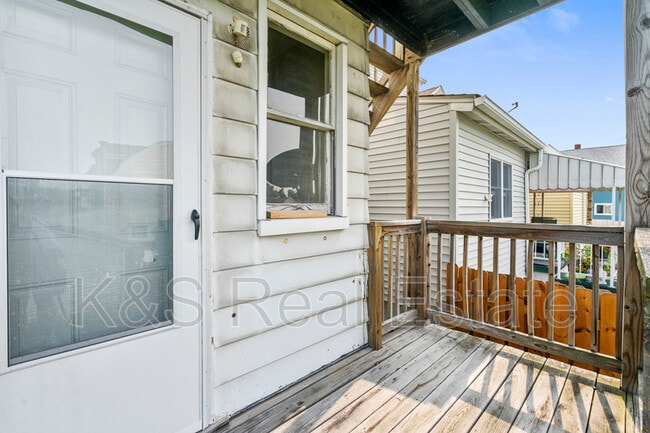 Building Photo - 814 Summit St