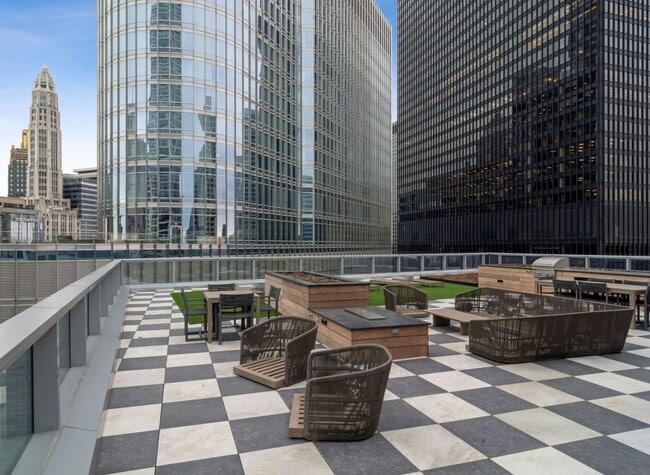 Building Photo - 403 N Wabash Ave