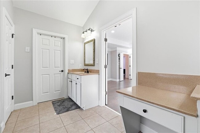 Building Photo - 3330 Spencer St