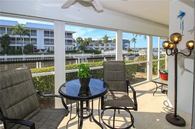 Building Photo - 1858 SW Palm City Rd