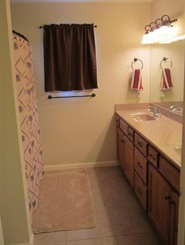 Master bath - 401 Brookridge Dr