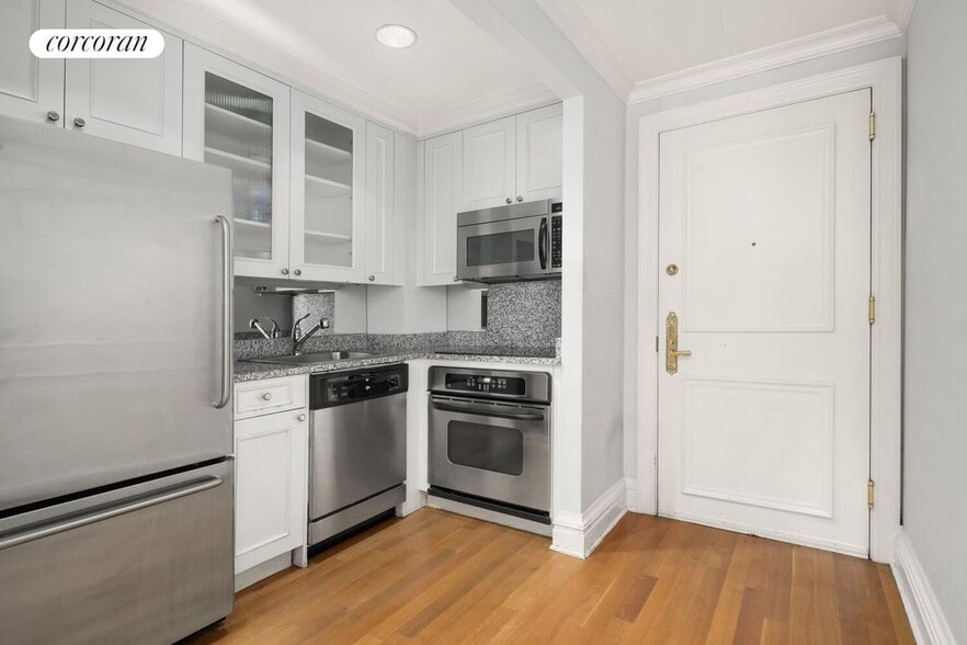 Building Photo - 502 Park Ave