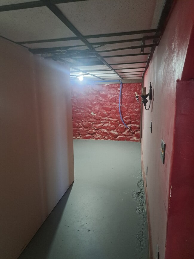 Building Photo - 104 N Farr Rd