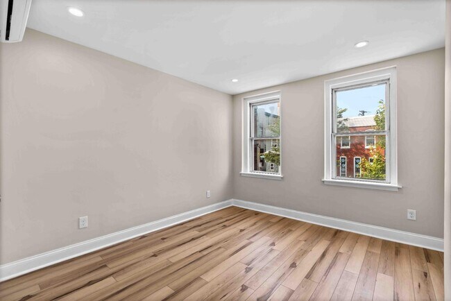 Building Photo - 219 N Patterson Park Ave