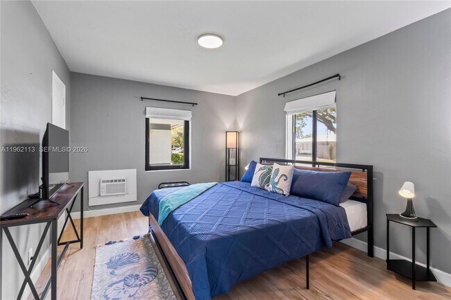 Building Photo - 715 NE 6th St