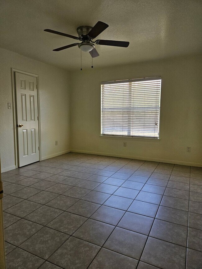 Building Photo - 3015 Cantabrian Dr