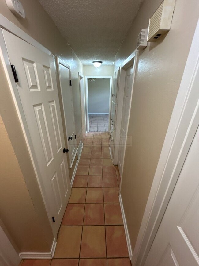 Building Photo - 3202 Brookbend Dr
