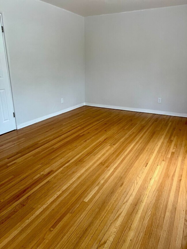 Building Photo - Unit 1406 1/2