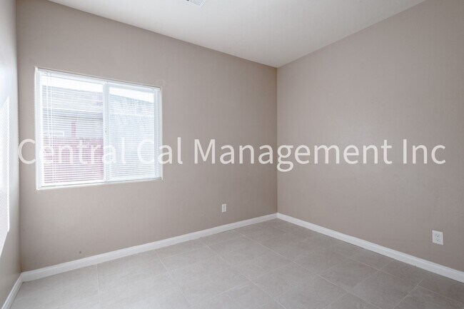 Building Photo - 4 Bedroom, 3 Bath Home in the Desired Southwest - $2495 per month!