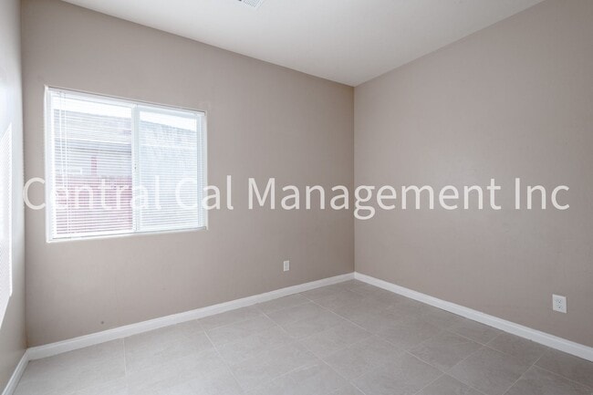 Building Photo - 4 Bedroom, 3 Bath Home in the Desired Southwest - $2595 per month!