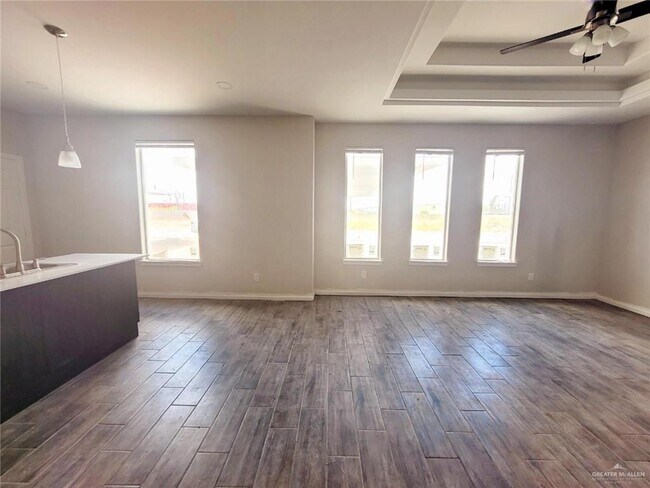 Building Photo - 11 Petri Dr