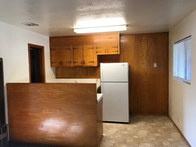 Building Photo - 1391 E Lindo Ave