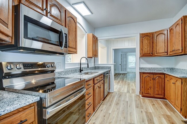 Building Photo - FOR RENT- PORTSMOUTH!