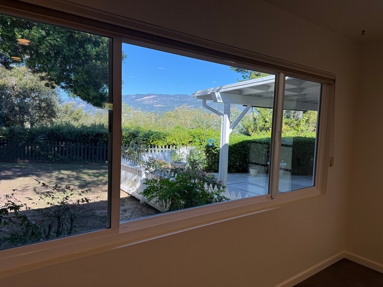 Building Photo - 486 Vaquero Ln