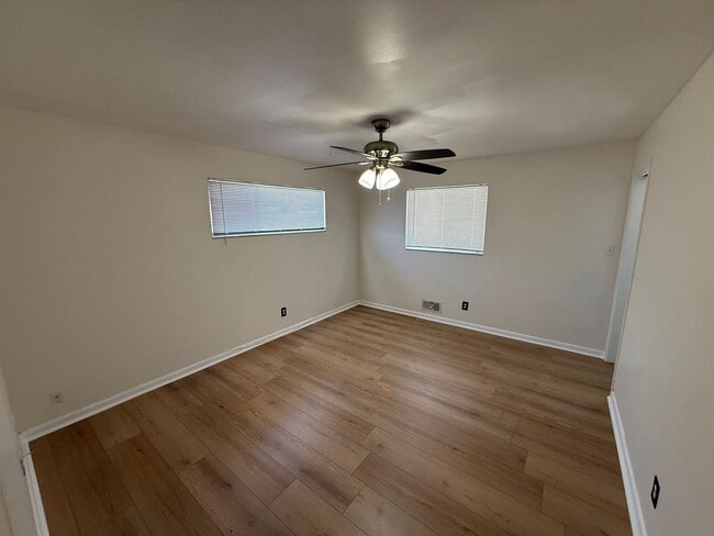 Building Photo - 5 Bedroom Home; Millcreek; 2800 sq ft; Large Fenced Yard