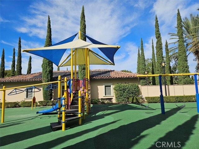 Building Photo - 35 Courant