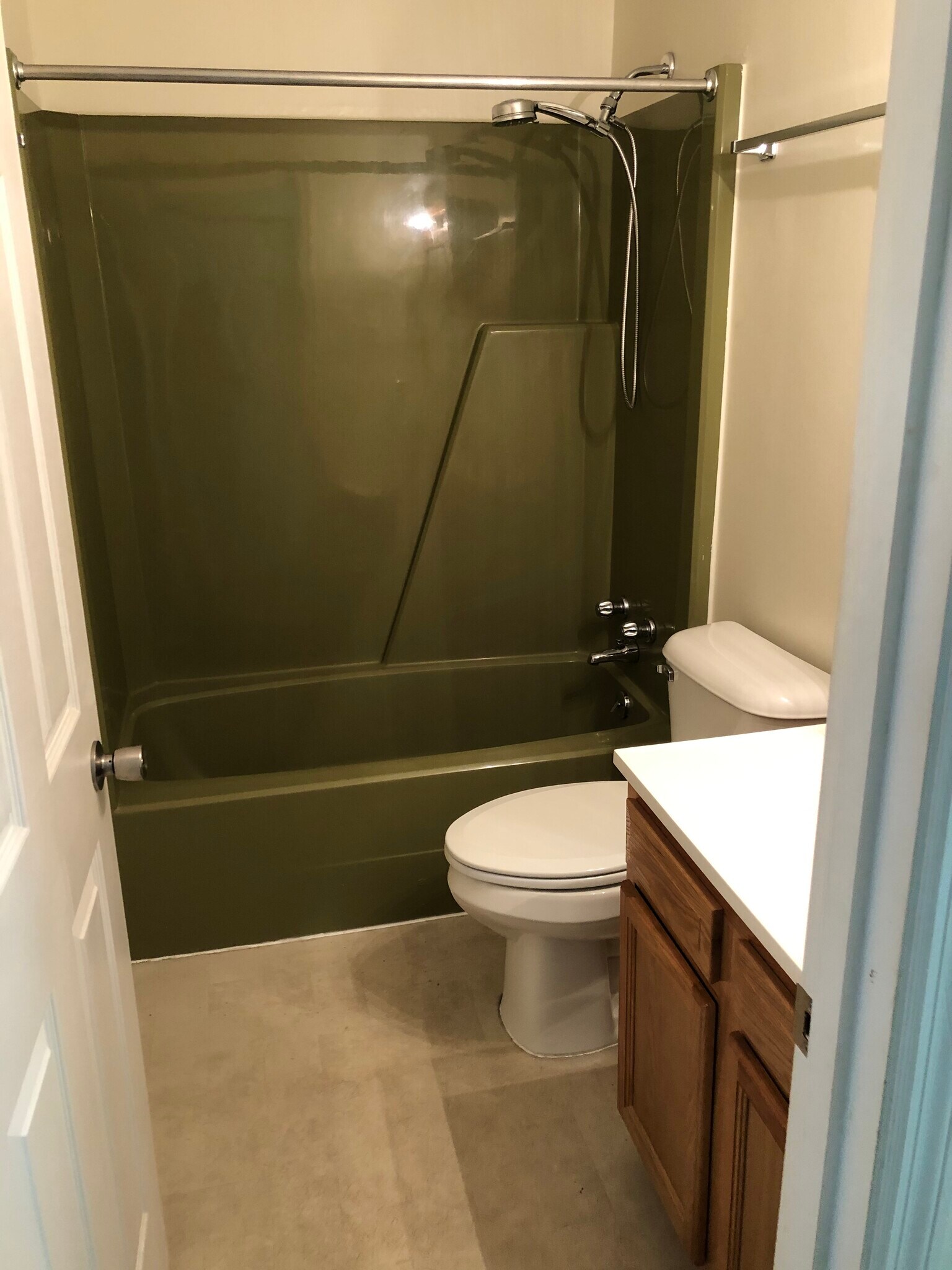 Building Photo - 101 Colonial Oaks Dr