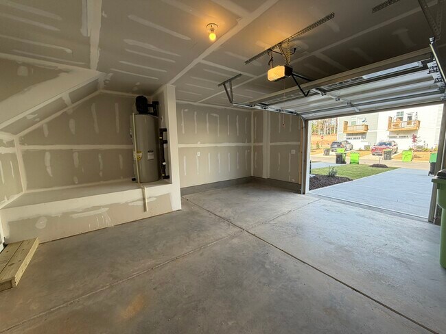 Building Photo - Carolina Springs 2