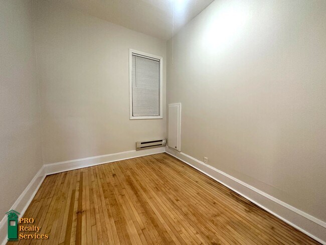 Building Photo - PM-221-002