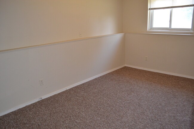 Building Photo - Cozy 4 Bedroom Bi-level in Security/Widefield