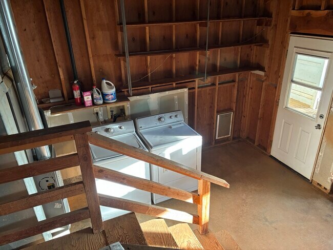 Building Photo - 3181 Hanson Hollow Rd