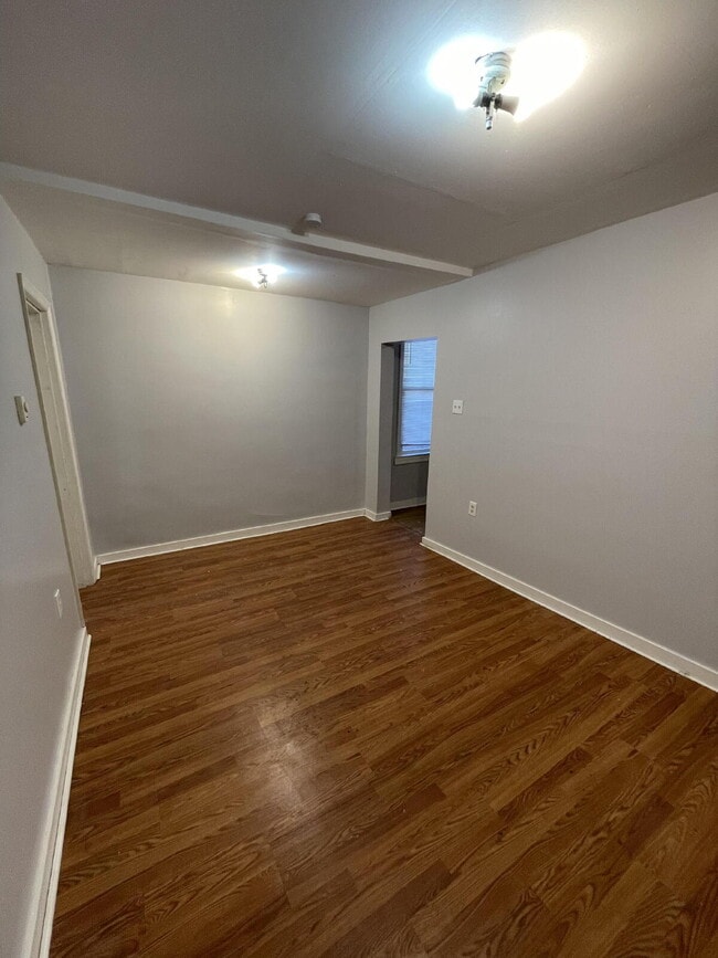 Building Photo - 456 Woodlane Ave