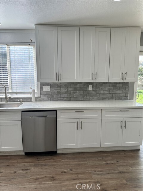 Building Photo - 8941 Carnation Dr