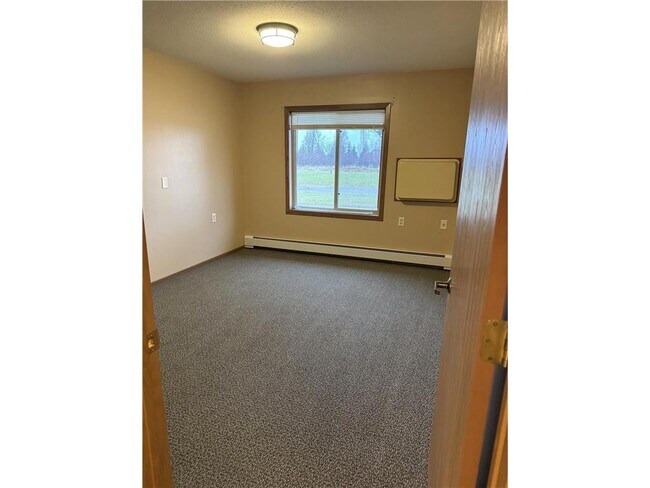 Building Photo - 611 Main St S