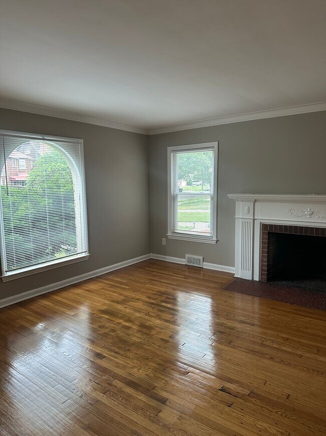 Building Photo - Lovely Westside Home