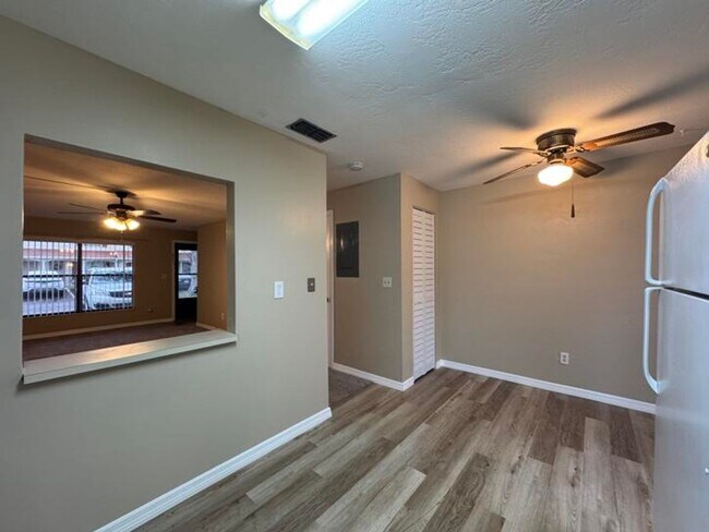 Building Photo - 2/1.5 Townhome in Port Orange