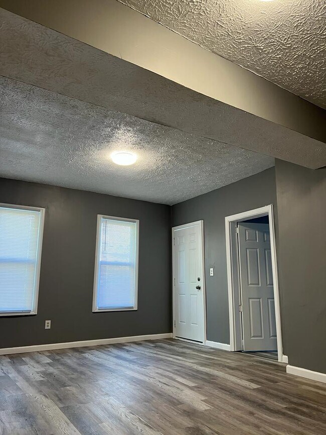 Building Photo - 5051 Pershing Ave