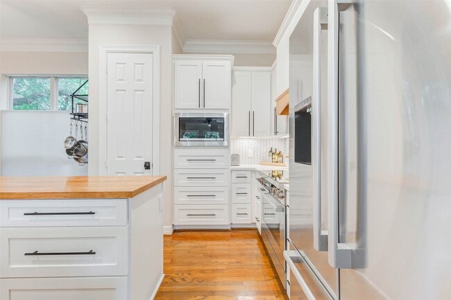 Building Photo - 2828 W Holcombe Blvd