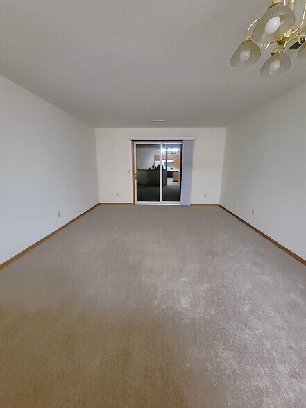 Building Photo - 855 Highview Dr