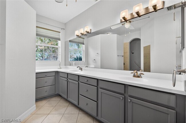 Building Photo - 25080 Divot Dr