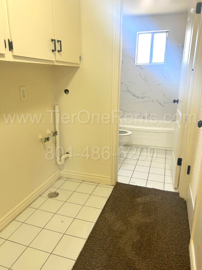 Building Photo - NO DEPOSIT option available for qualified ...