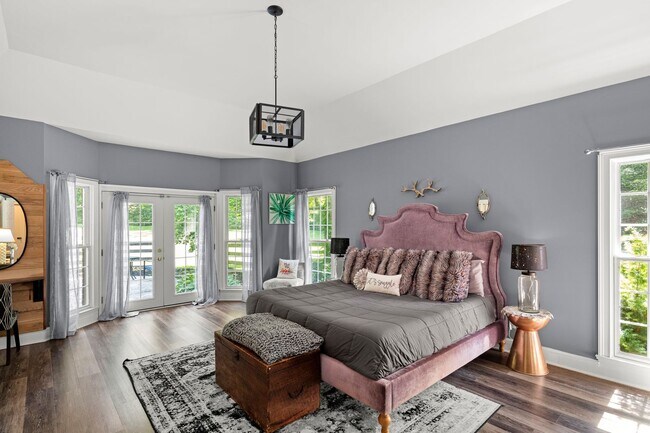 Building Photo - Spacious 6-Bedroom Furnished Home Near Asheville – Privacy, Comfort & Convenience!