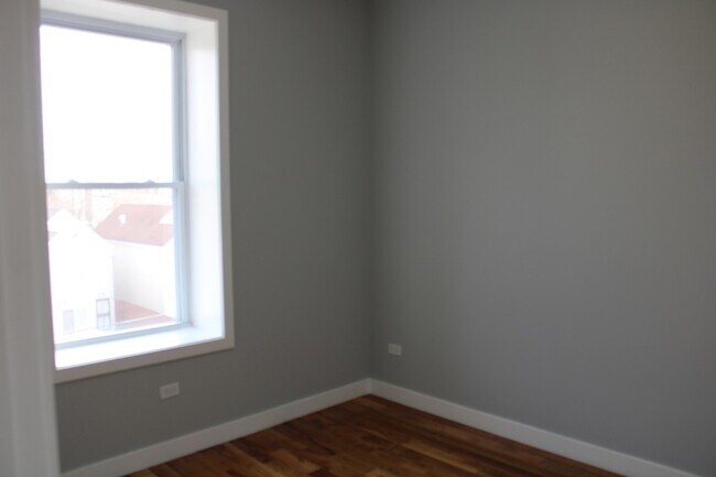 Building Photo - 1533 S Ridgeway Ave