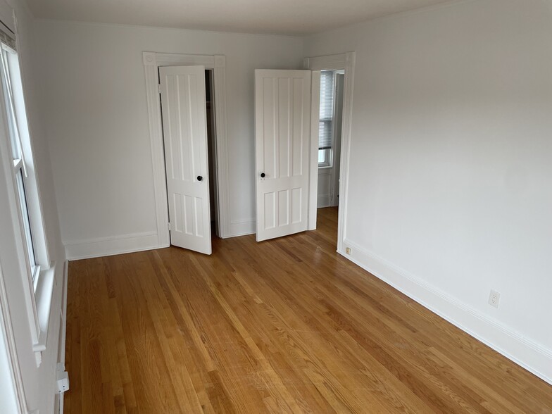 Building Photo - 125 Tunxis Hill Rd