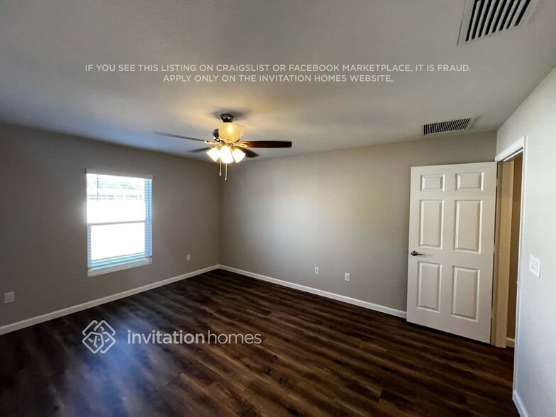 Building Photo - 440 SE Asbury Ln