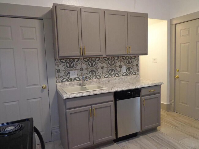 Building Photo - 557 E Whittier St