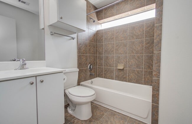 Building Photo - 3210 Yellowstone Park Dr